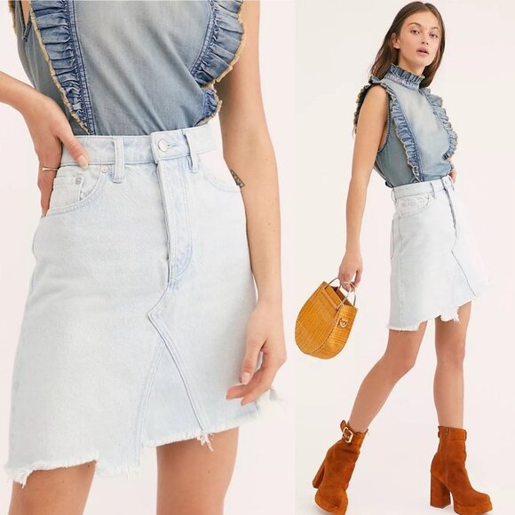 Free People Going Rogue Denim Skirt Size 26‎ Button Fly Light Wash Raw Hem Boho - Picture 1 of 8